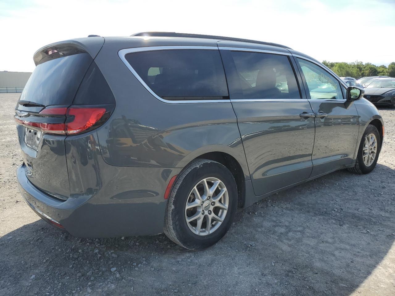 2022 Chrysler Pacifica Touring L - Image 3