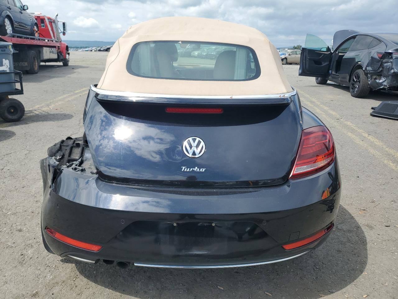 2017 Volkswagen Beetle S/Se - Фото 6