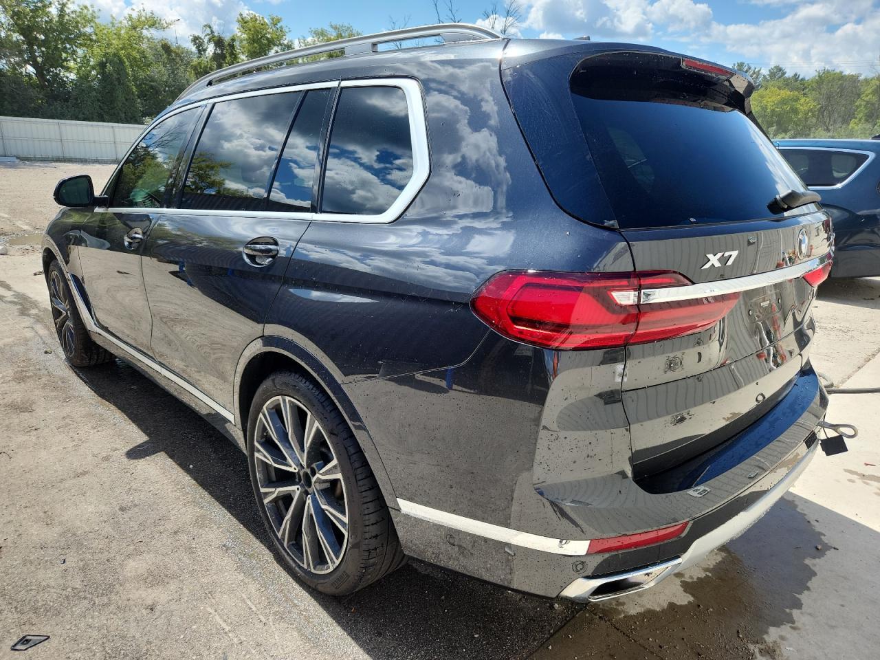 2021 BMW X7 xDrive40I - Image 2
