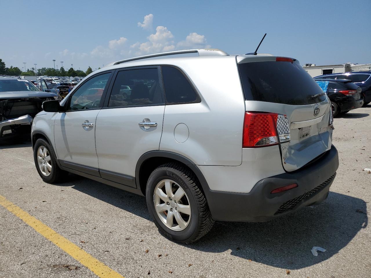 2013 Kia Sorento Lx - Image 2