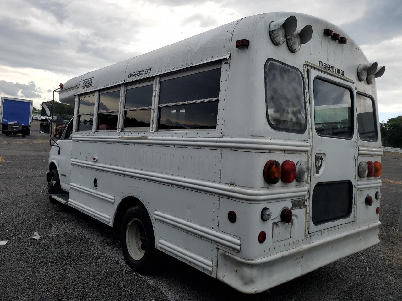 2000 GMC Savana Cutaway G3500 - Фото 2