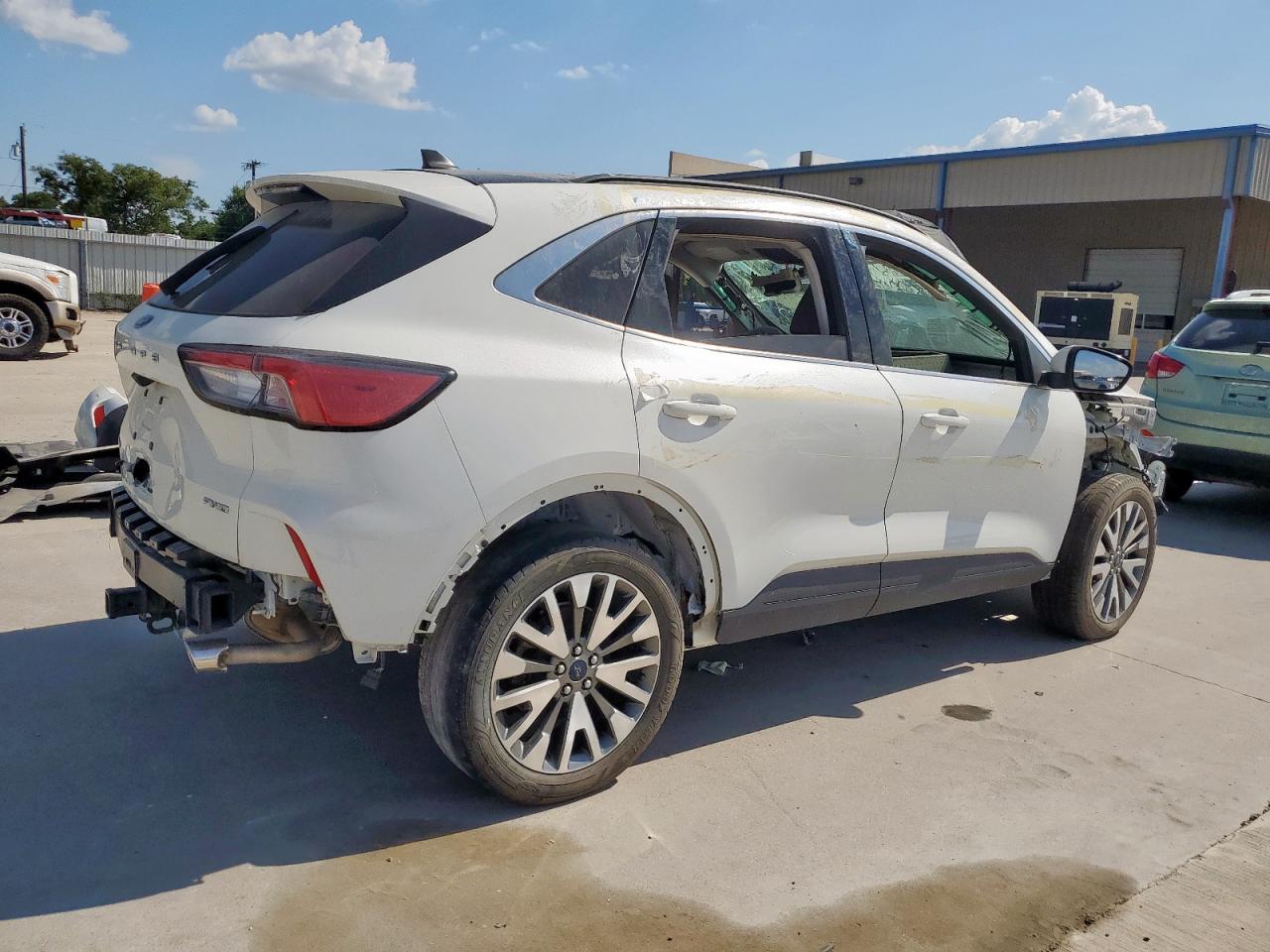 2022 Ford Escape Titanium - Image 3