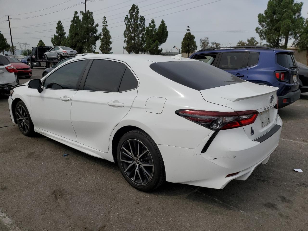2021 Toyota Camry Se - Фото 2