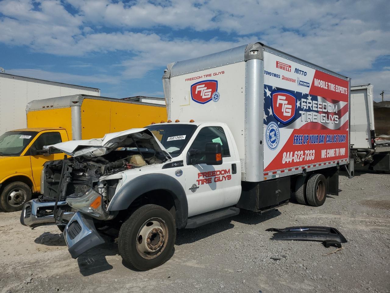 2016 Ford F550 Super Duty - Image 2