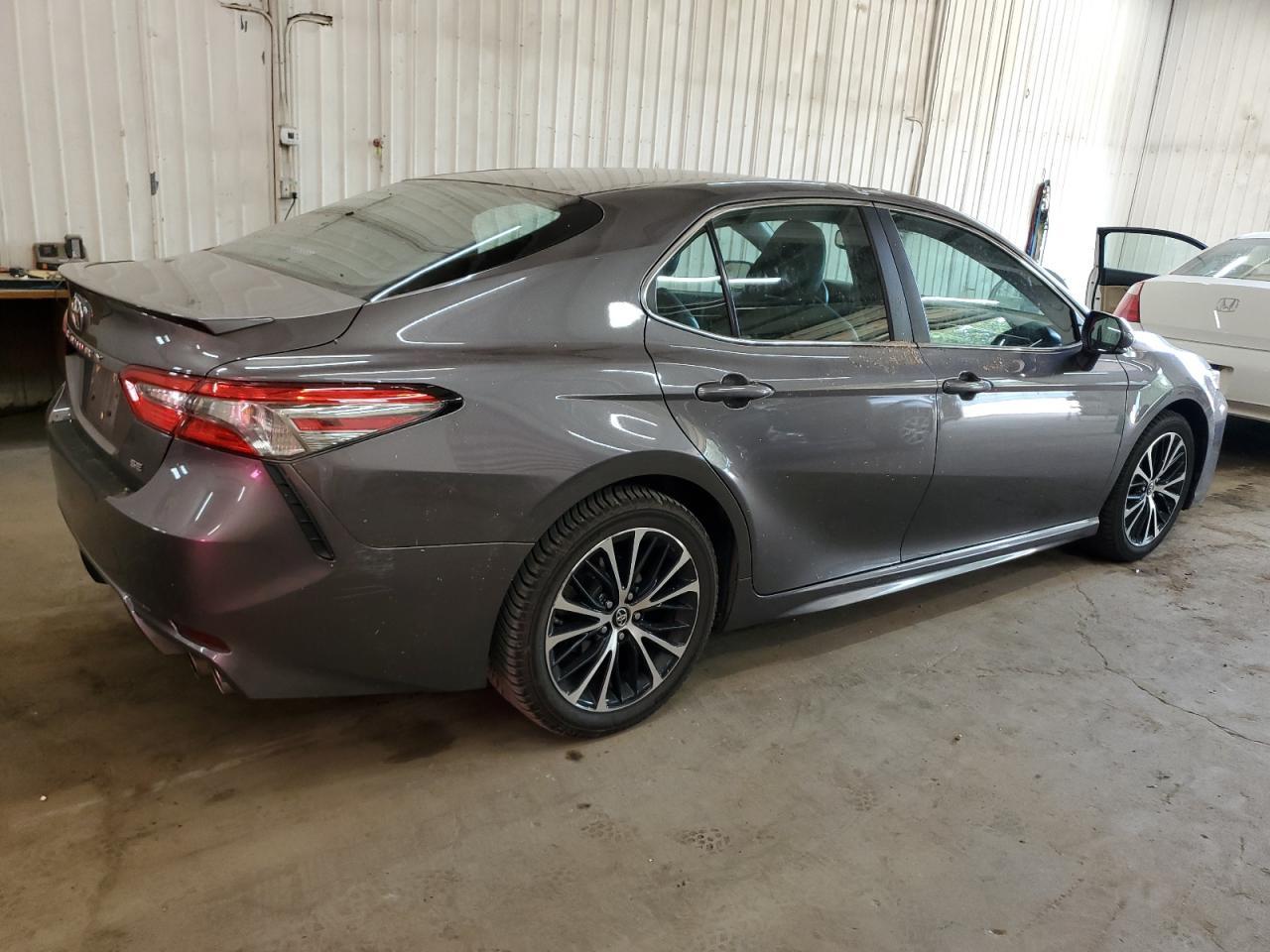 2018 Toyota Camry L - Фото 3