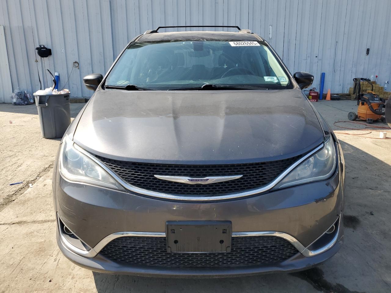 2018 Chrysler Pacifica Touring L - Image 5