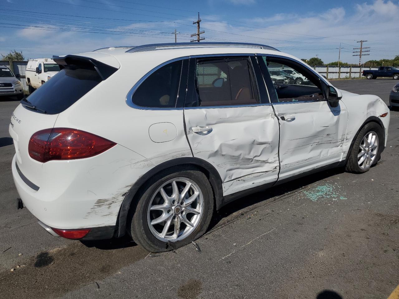 2014 Porsche Cayenne S - Image 3