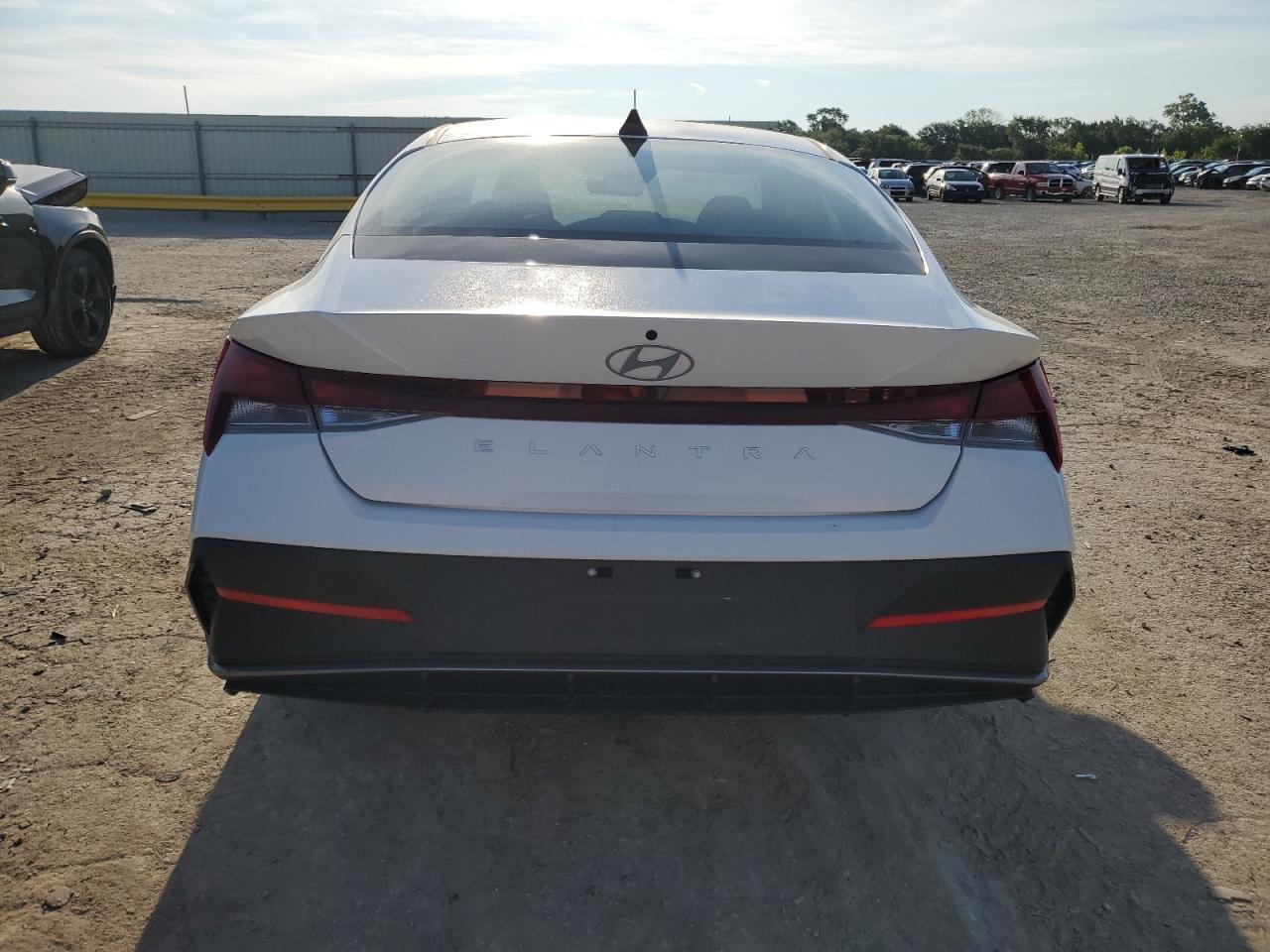 2024 Hyundai Elantra Sel - Image 6