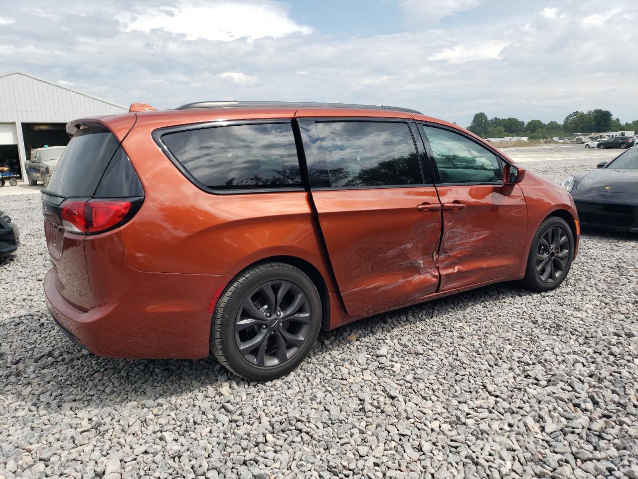 2018 Chrysler Pacifica Touring L - Image 3