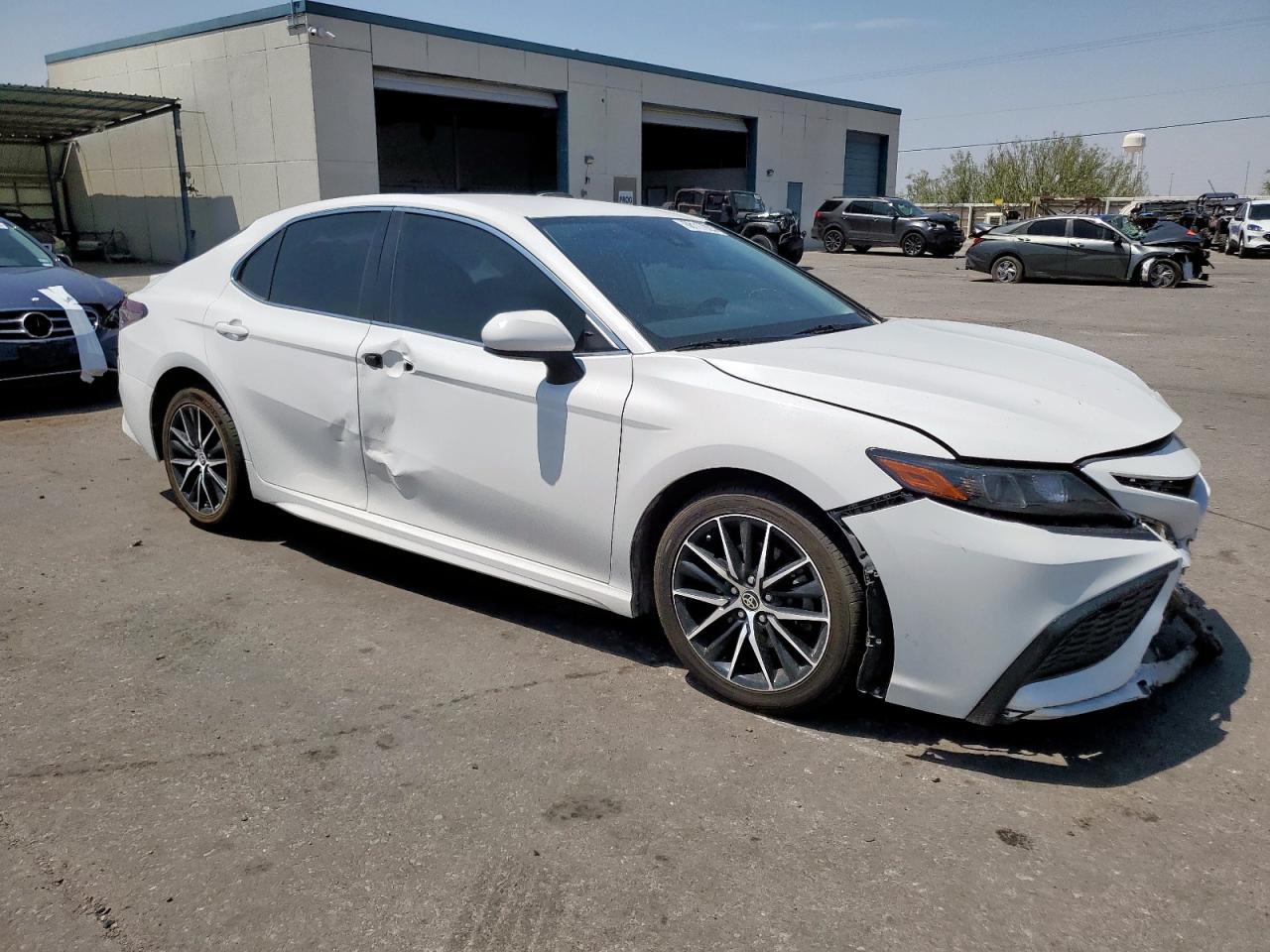 2021 Toyota Camry Se - Фото 4