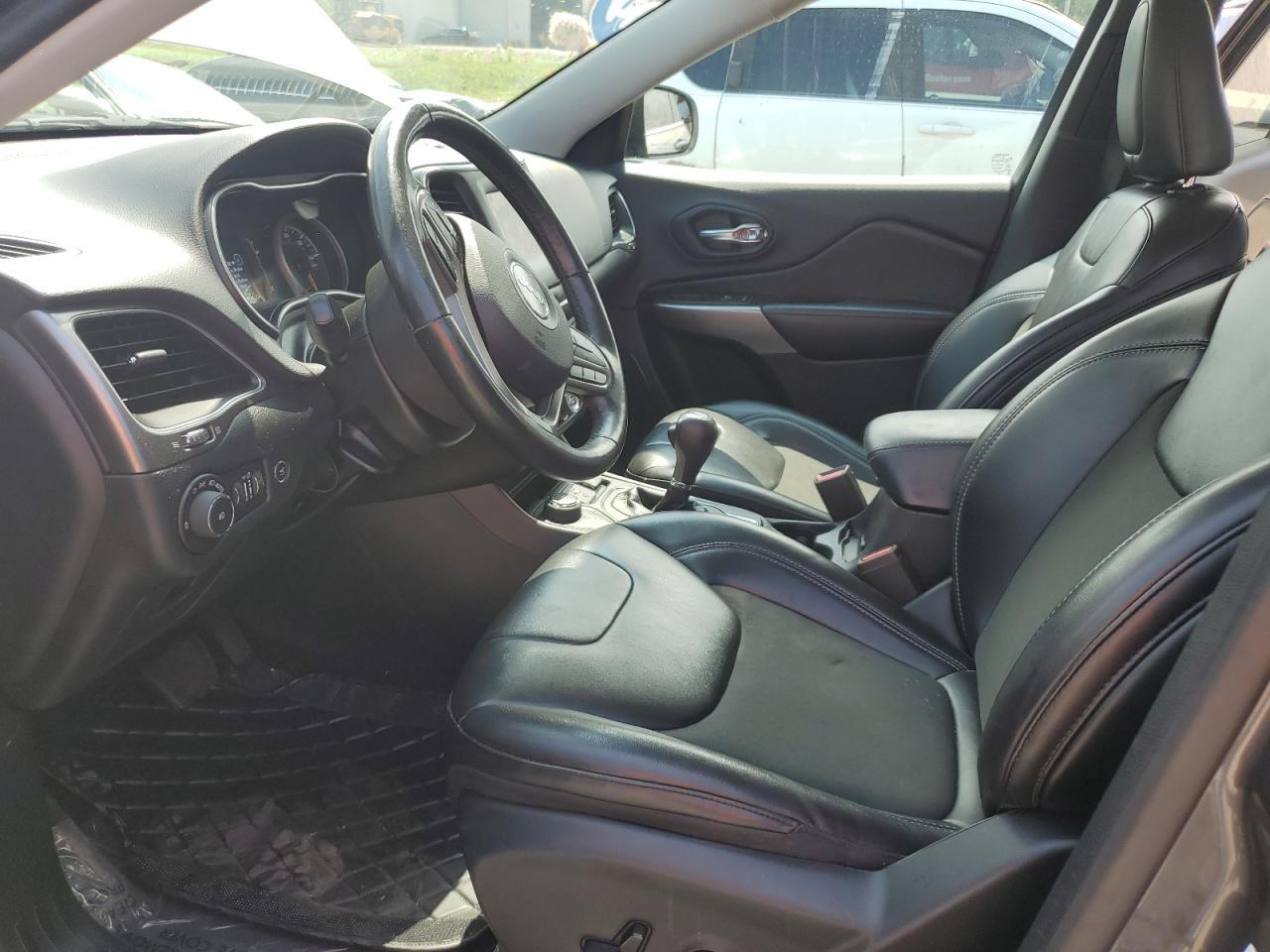 2019 Jeep Cherokee Latitude Plus - Image 7