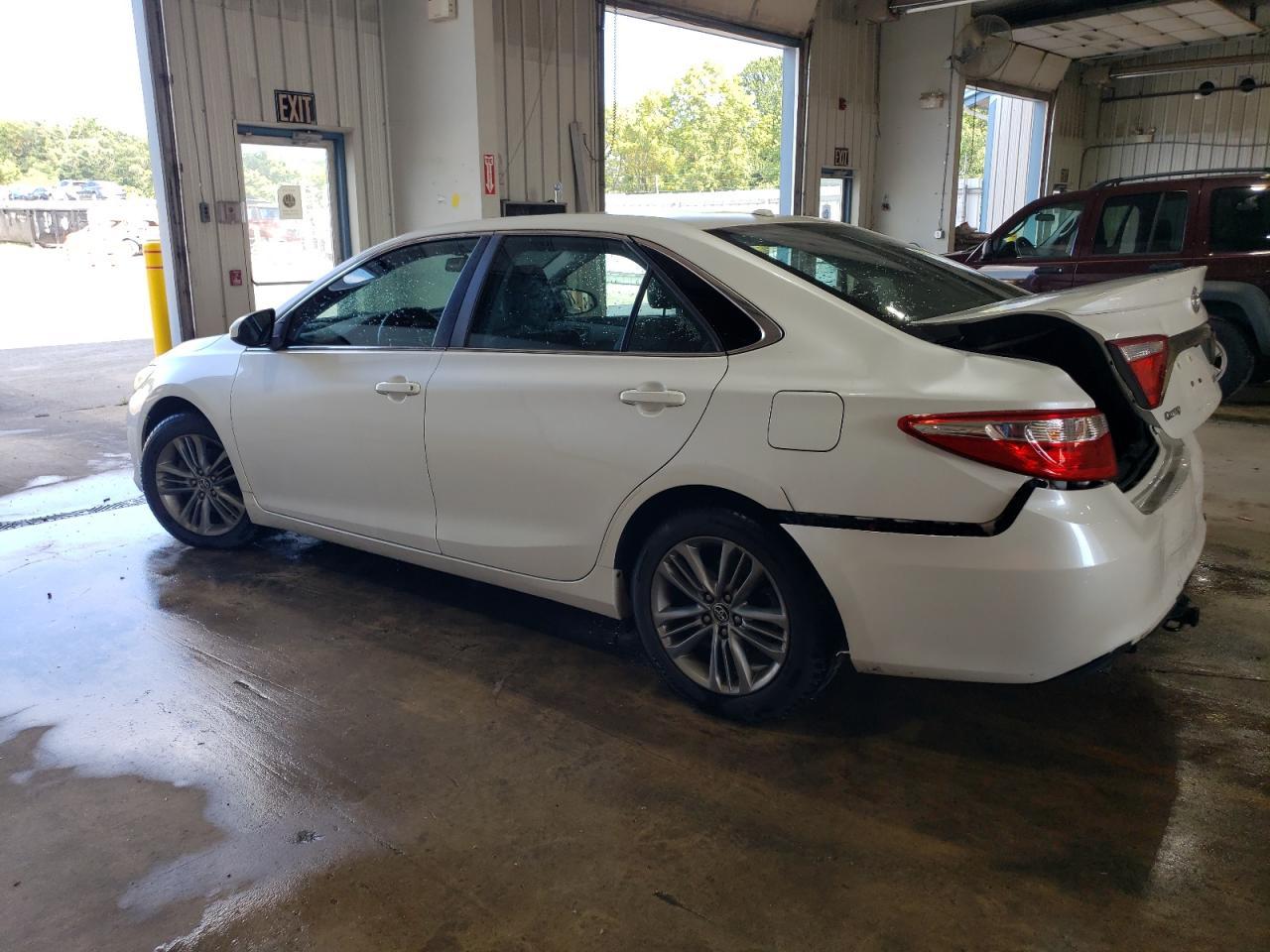 2016 Toyota Camry Le - Image 2