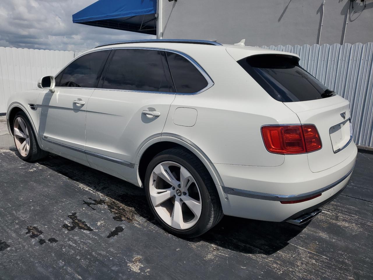 2020 Bentley Bentayga - Фото 2