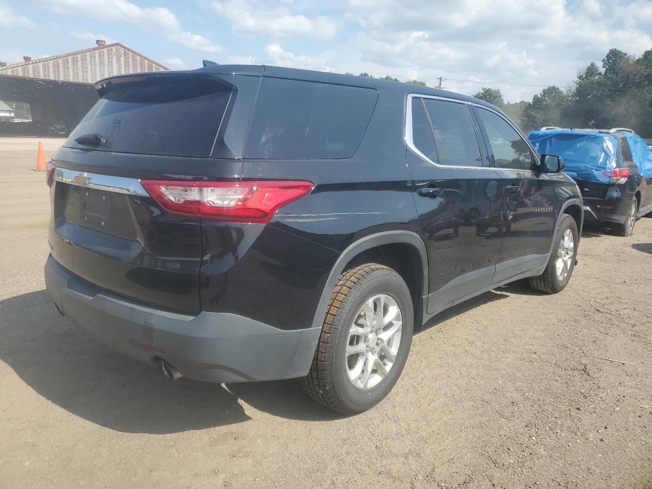 2019 Chevrolet Traverse Ls - Фото 3