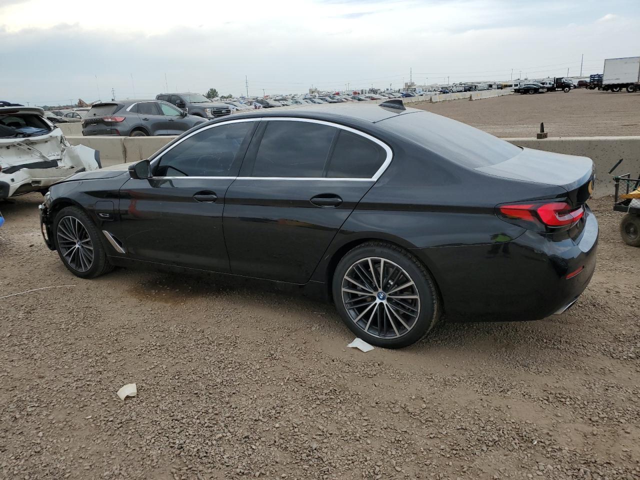 2022 BMW 530E - Image 2