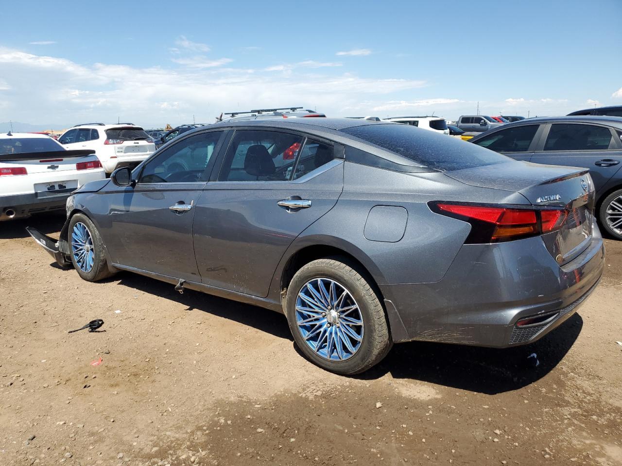 2019 Nissan Altima S - Фото 2