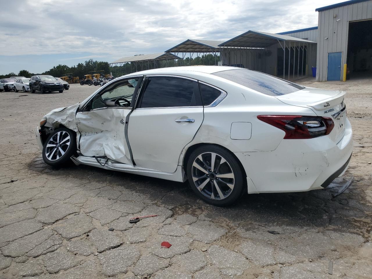 2017 Nissan Altima 2.5 - Image 2