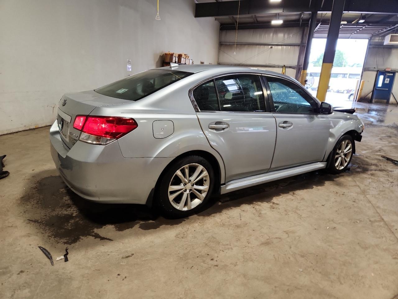 2013 Subaru Legacy 2.5I Limited - Фото 3