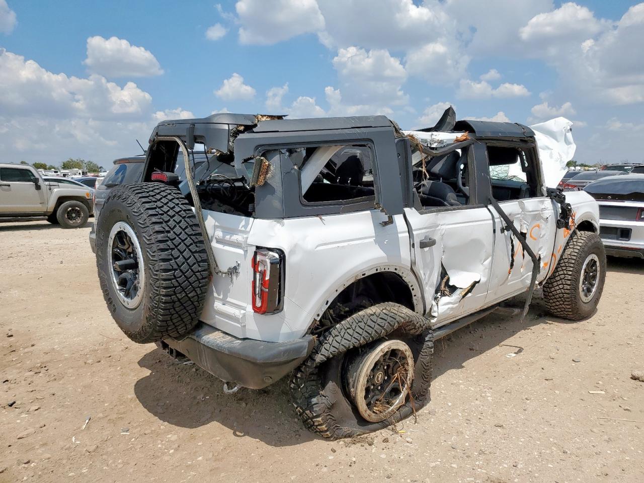 2023 Ford Bronco Base - Image 3