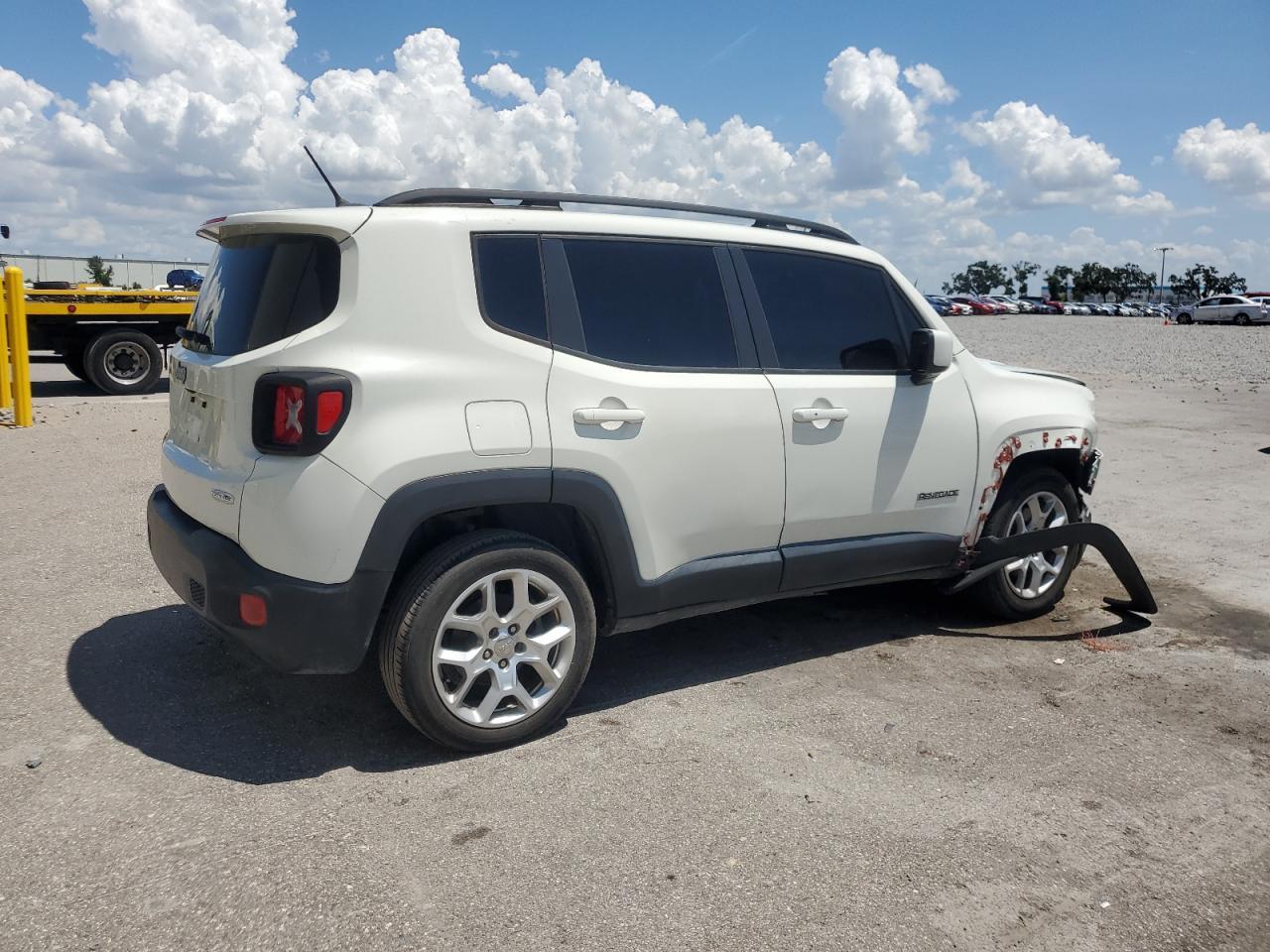 2017 Jeep Renegade Latitude - Image 3