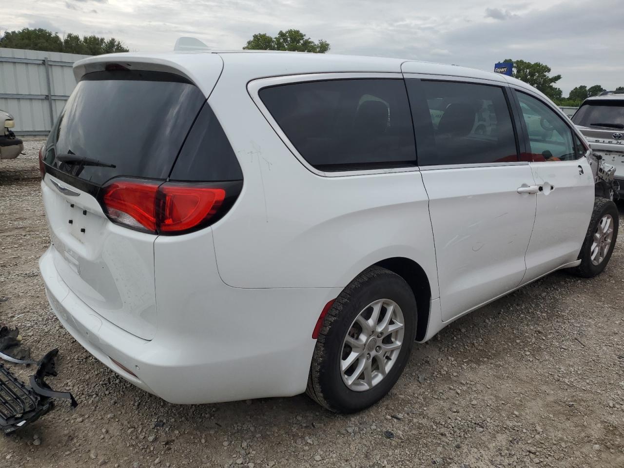 2020 Chrysler Voyager Lx - Фото 3