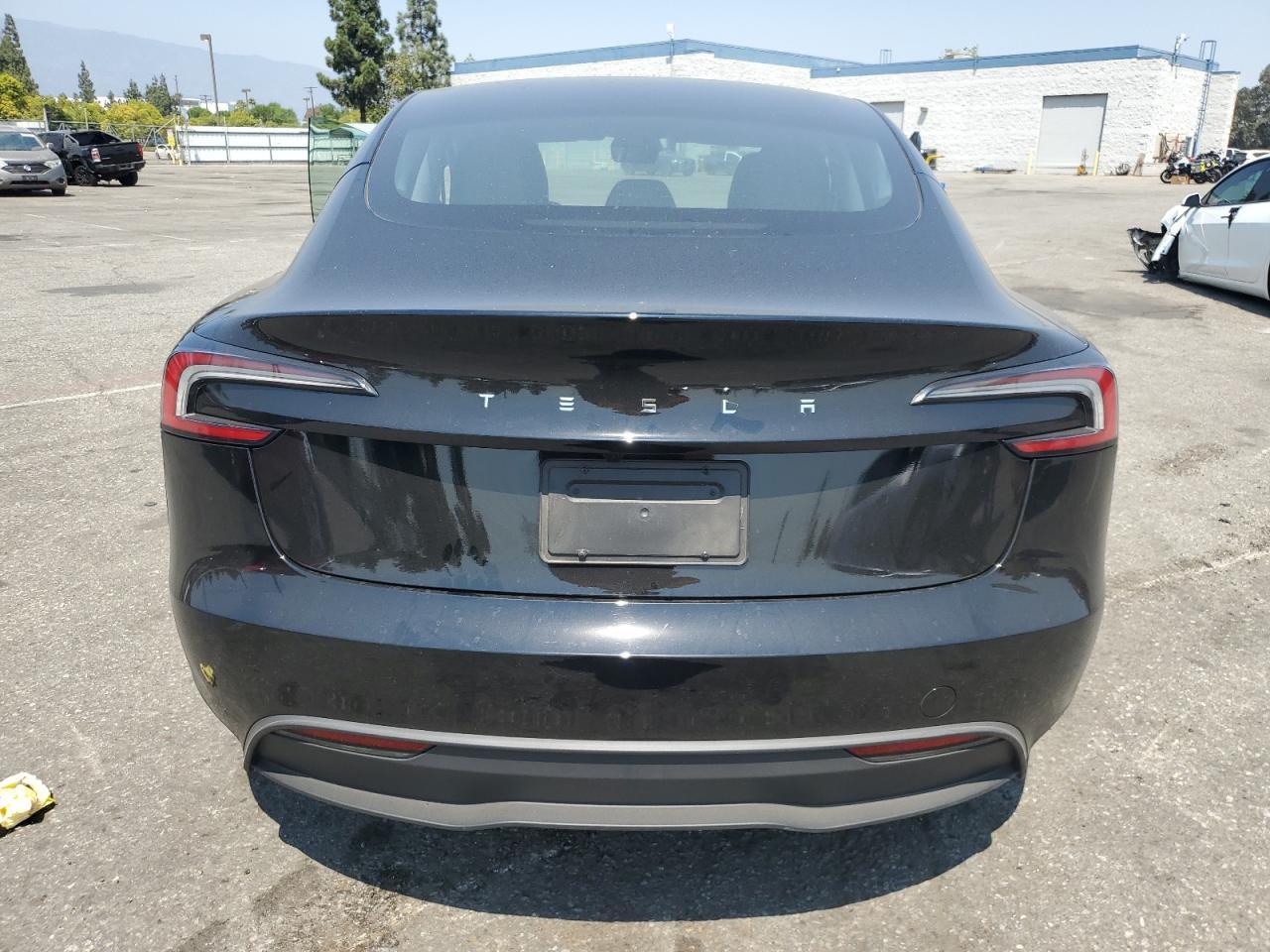 2025 Tesla Model 3 - Фото 6