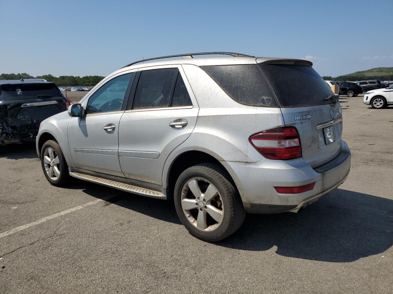 2010 Mercedes-Benz Ml 350 4Matic - Image 2