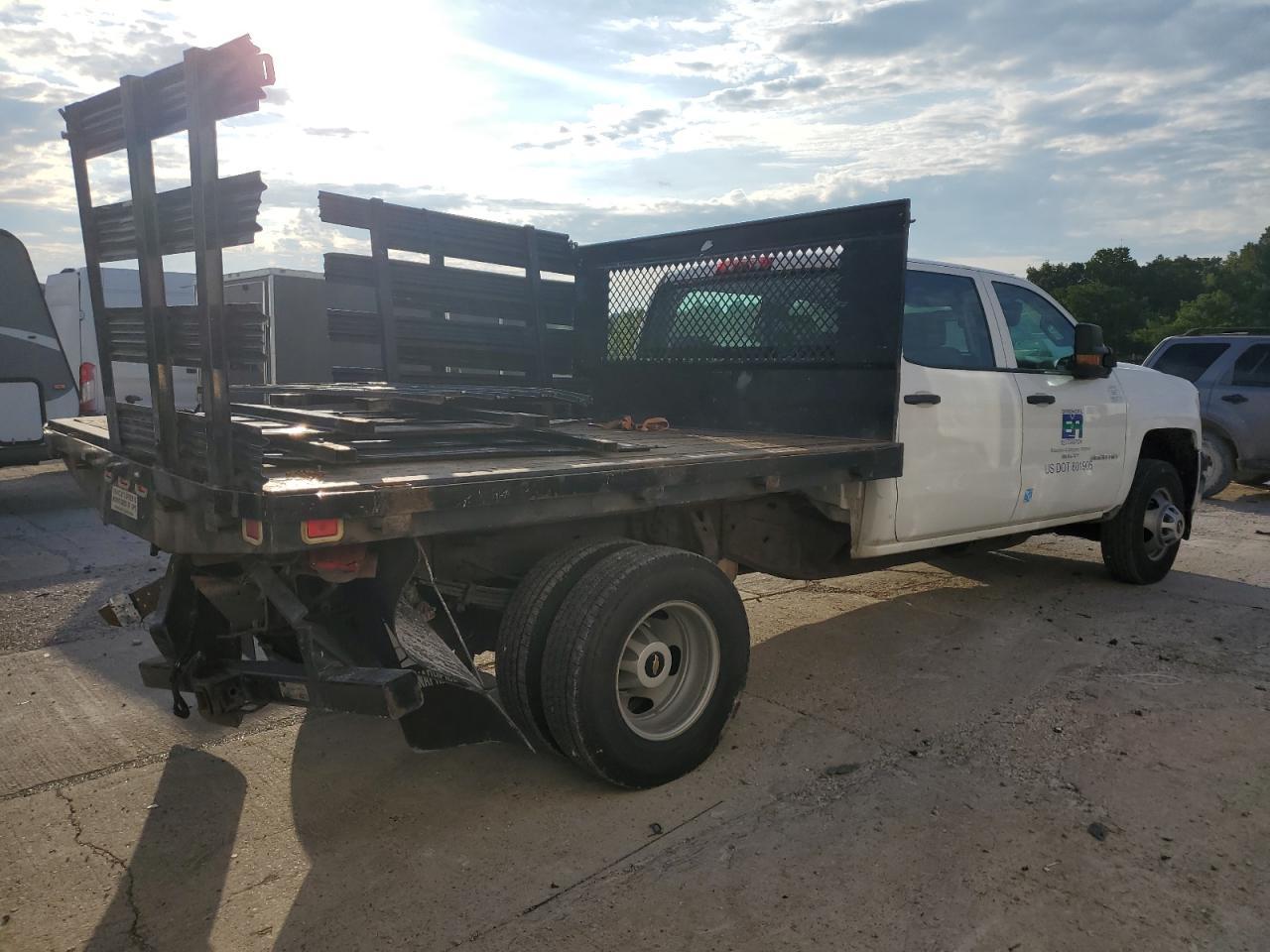 2015 Chevrolet Silverado K3500 - Image 3