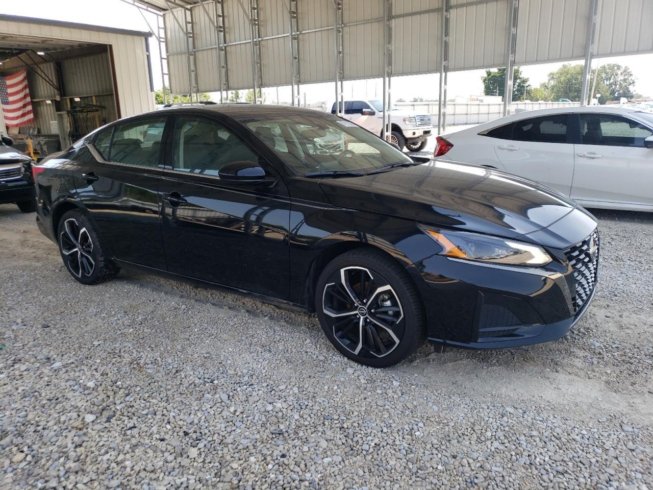 2024 Nissan Altima Sr - Фото 4