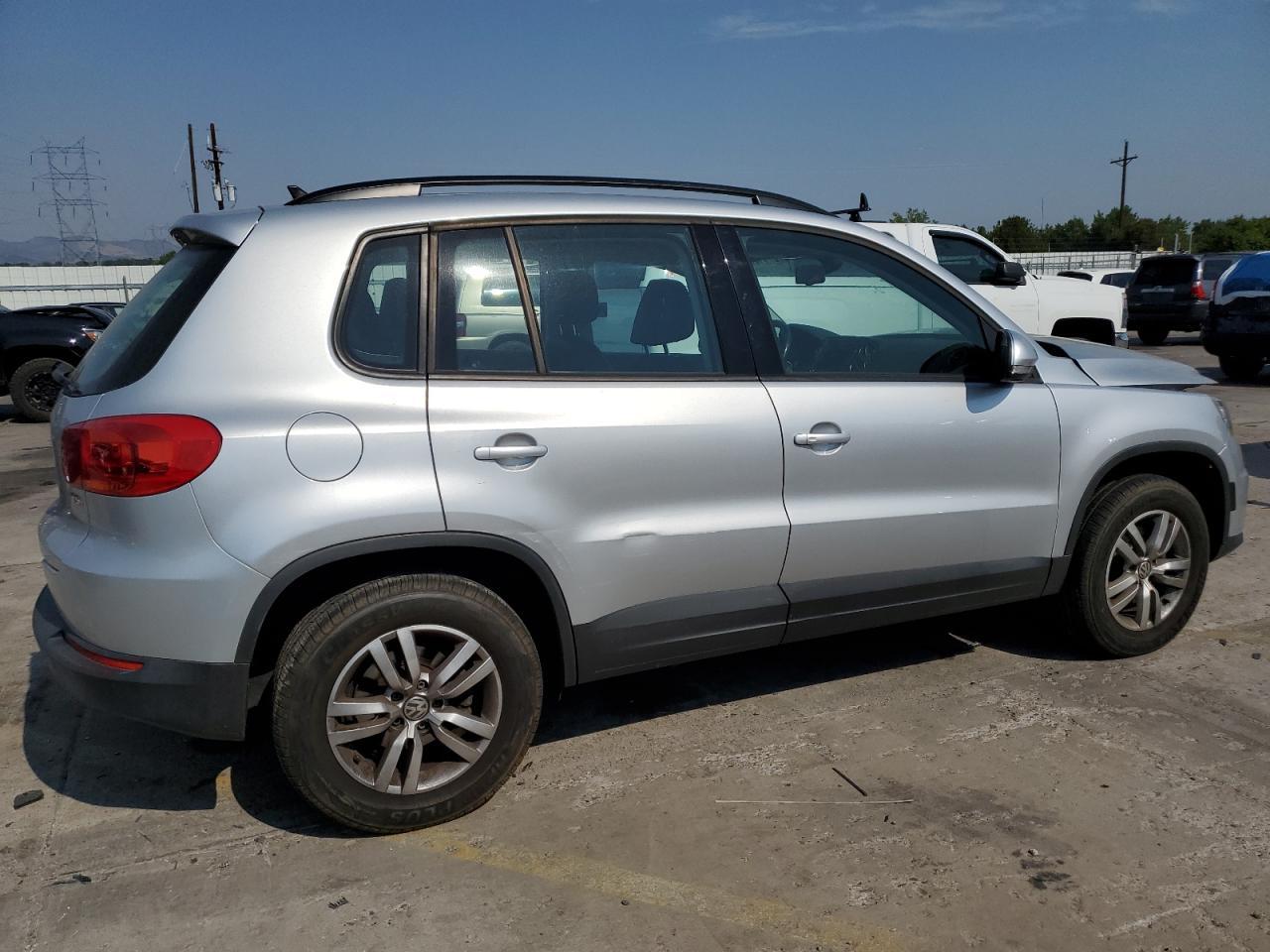 2017 Volkswagen Tiguan S - Фото 3