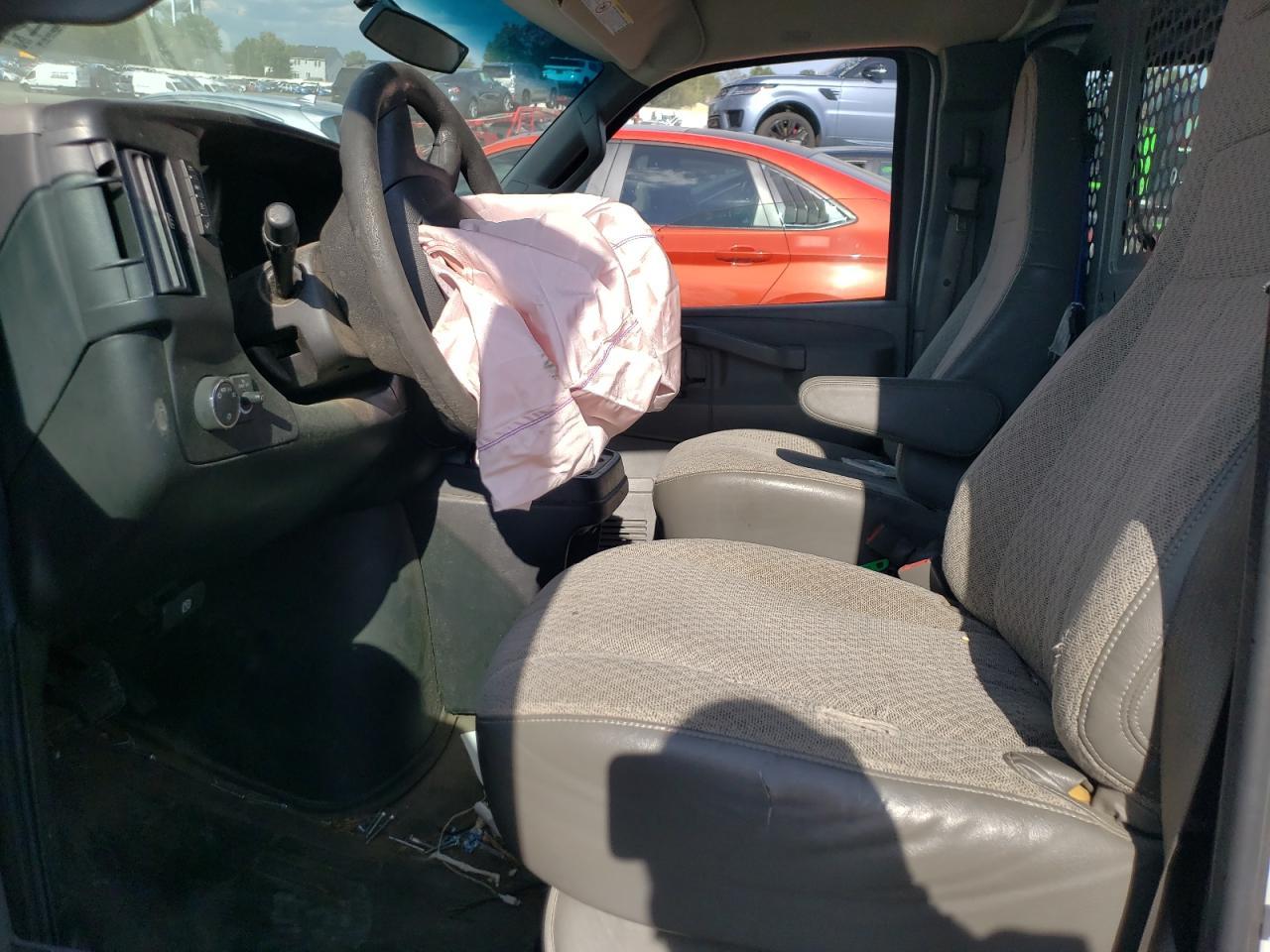 2017 GMC Savana G2500 - Фото 7