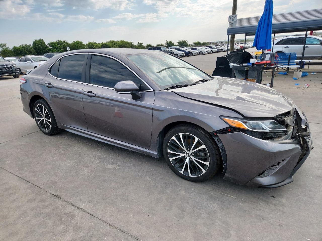 2020 Toyota Camry Se - Фото 4
