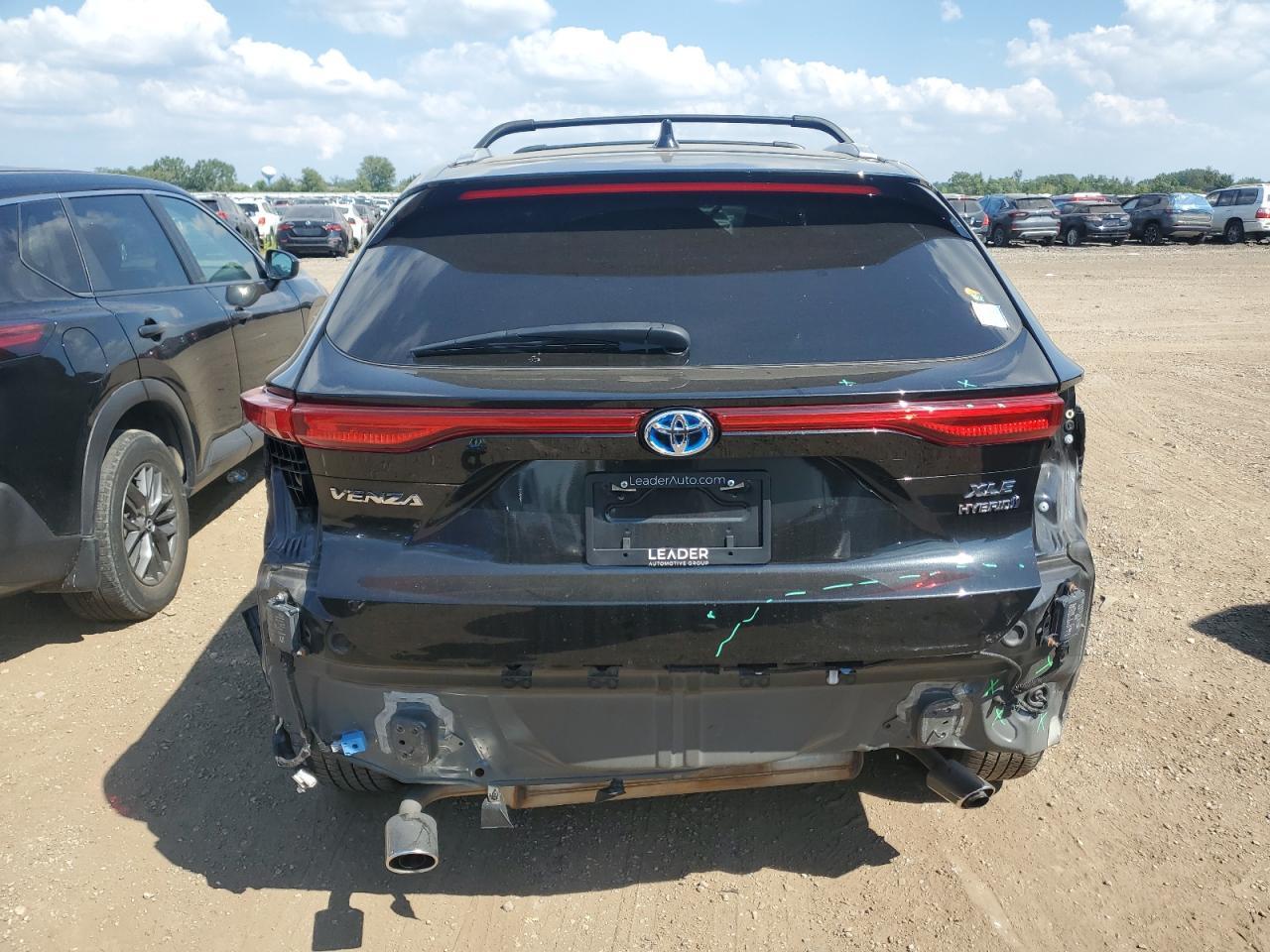 2022 Toyota Venza Le - Image 6