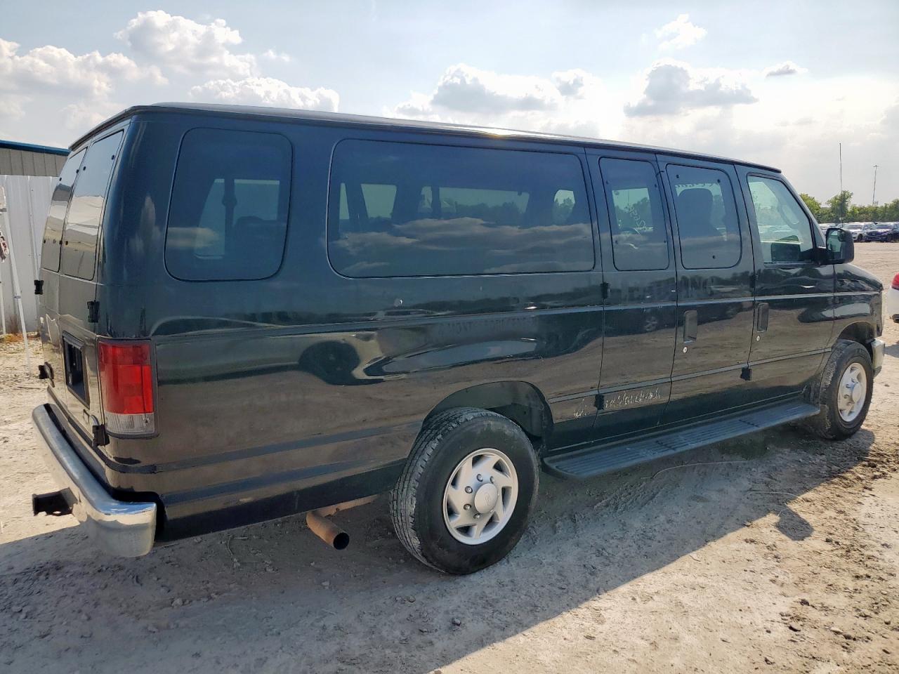 2011 Ford Econoline Cargo E-25 - Фото 3