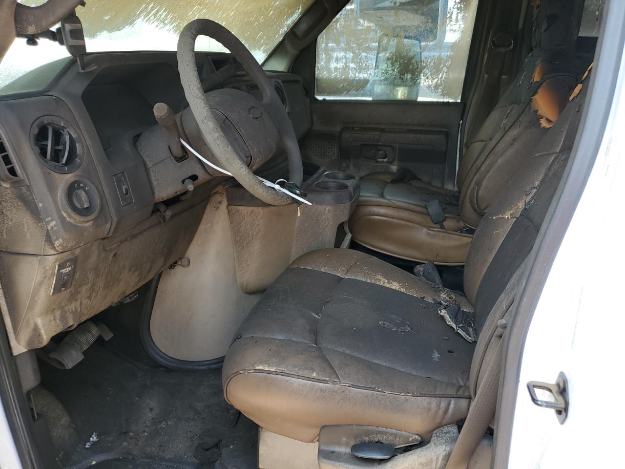 2015 Ford Econoline E450 Super Duty Cutaway Van - Фото 7