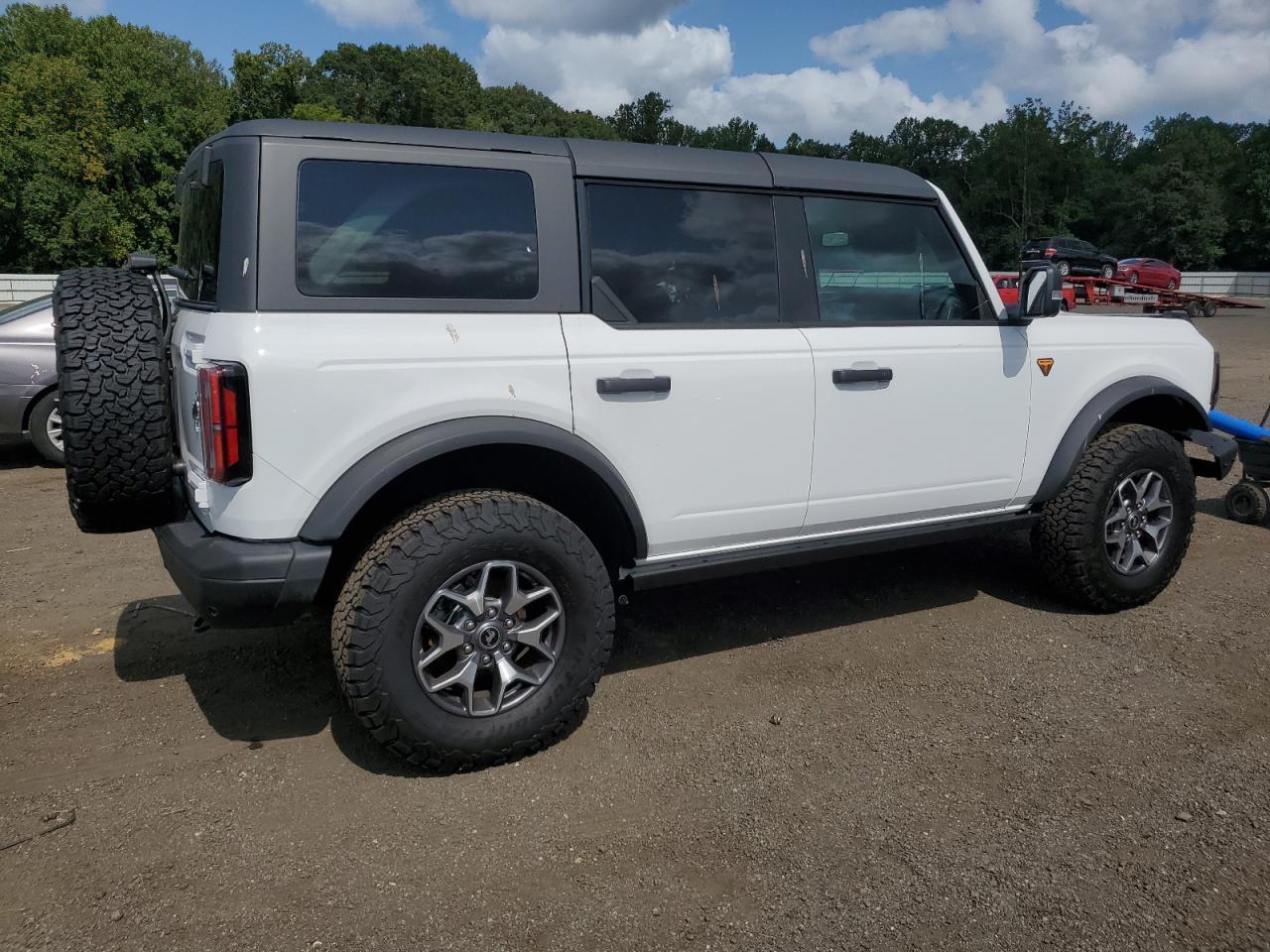 2024 Ford Bronco Badlands - Image 3
