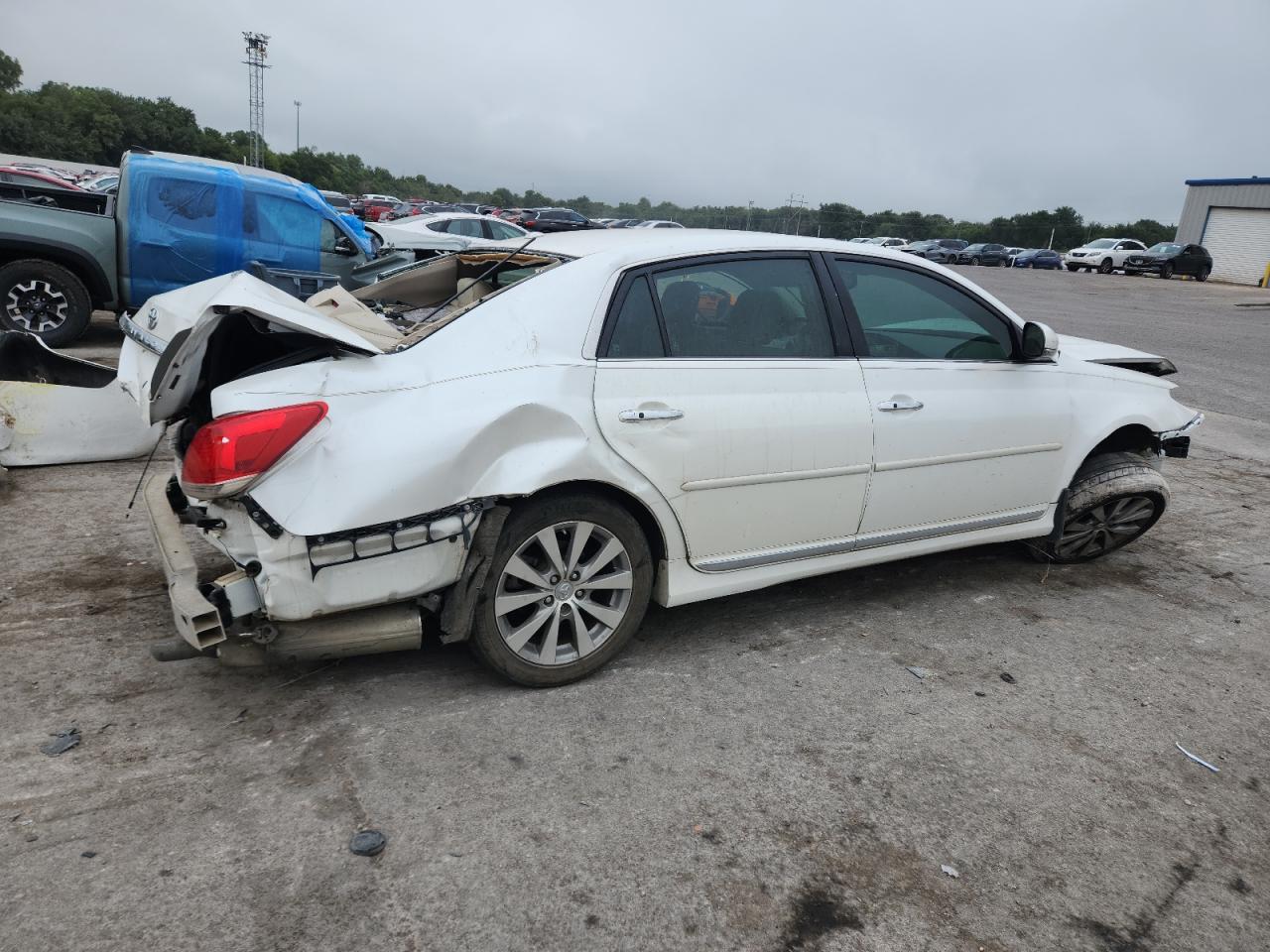 2011 Toyota Avalon Base - Фото 3