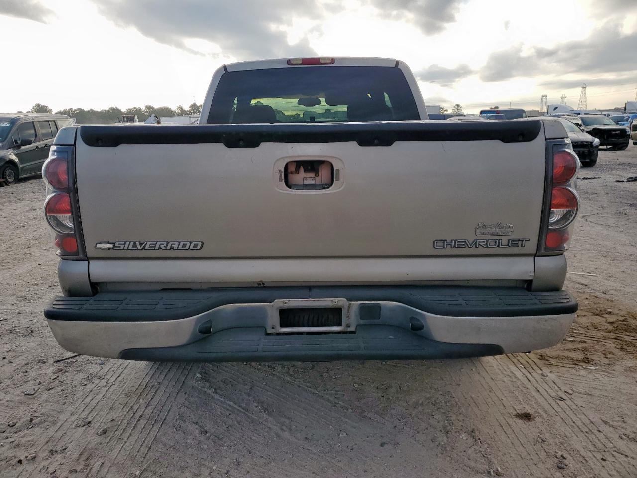 2003 Chevrolet Silverado C1500 - Image 6
