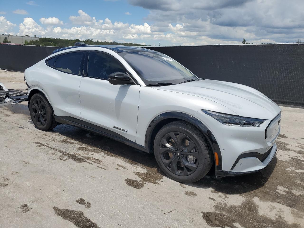 2023 Ford Mustang Mach-E Premium - Фото 4