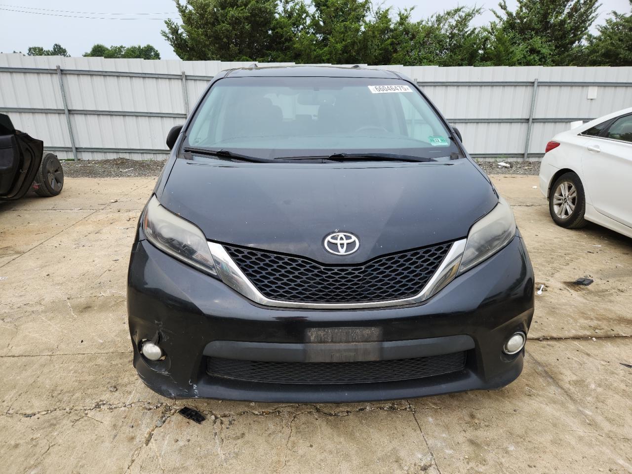 2015 Toyota Sienna Sport - Image 5
