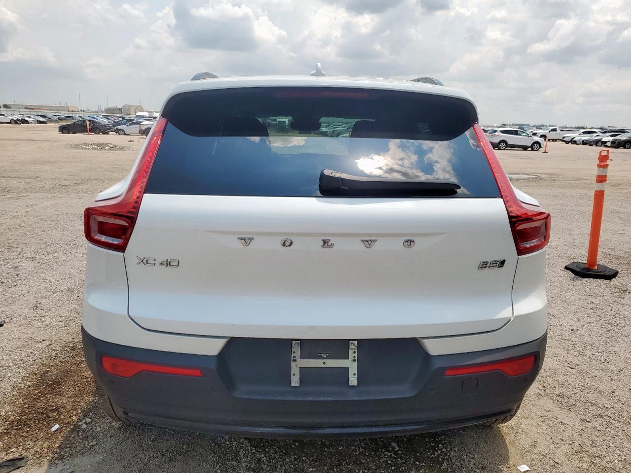 2025 Volvo Xc40 Plus - Фото 6