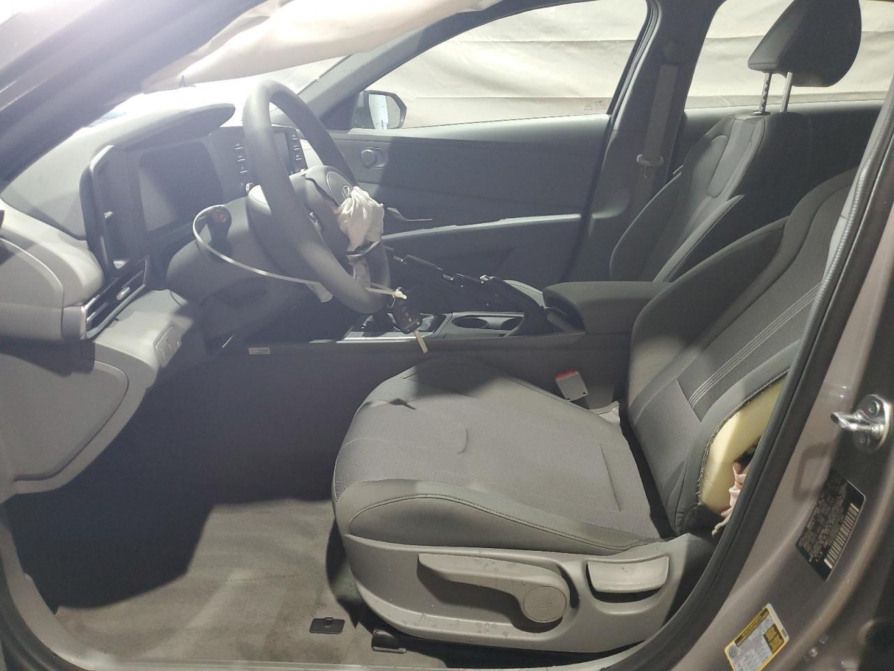 2025 Hyundai Elantra Se - Image 7