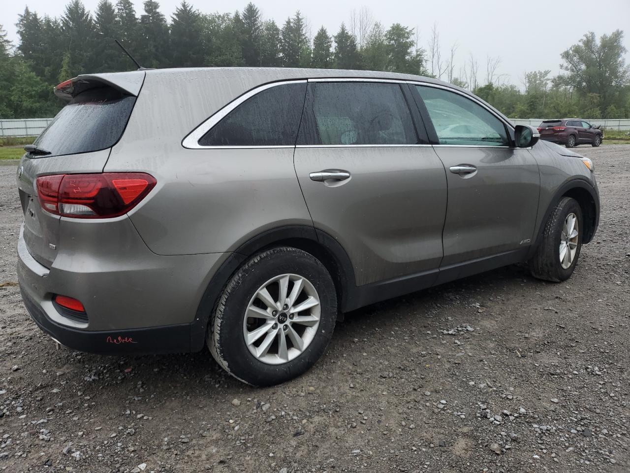 2019 Kia Sorento L - Image 3
