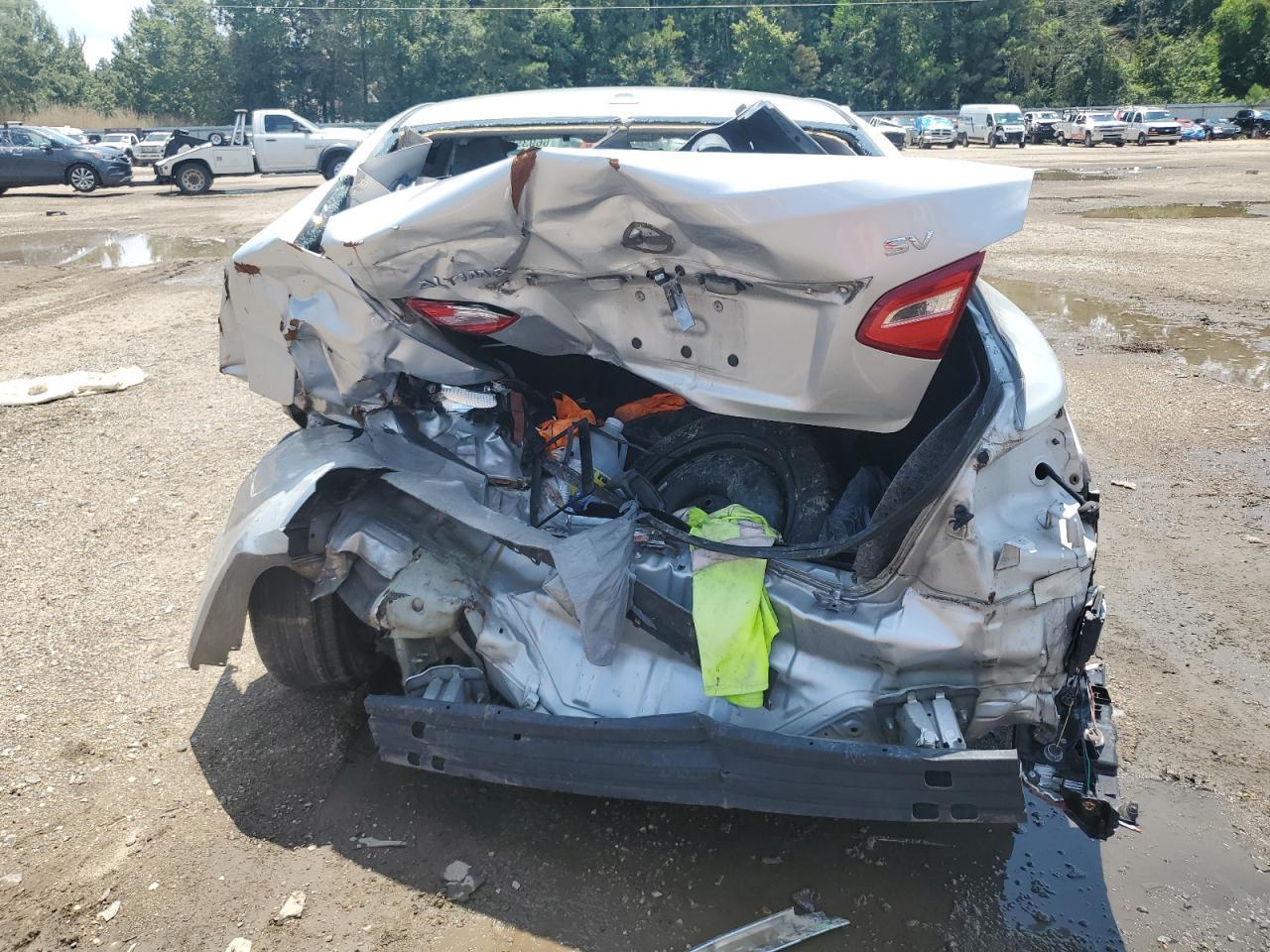 2017 Nissan Altima 2.5 - Image 6