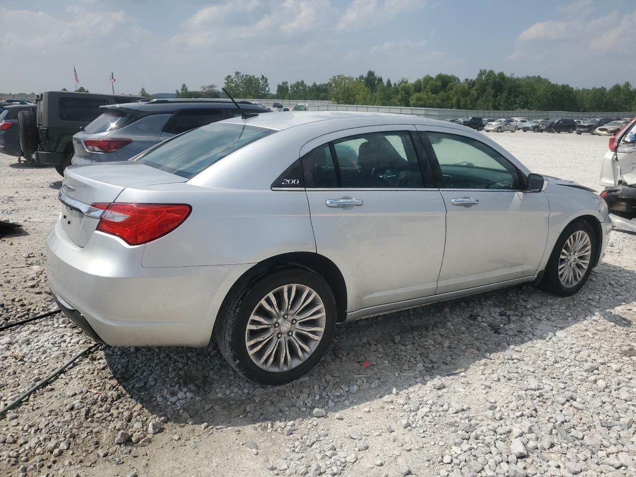 2012 Chrysler 200 Limited - Image 3