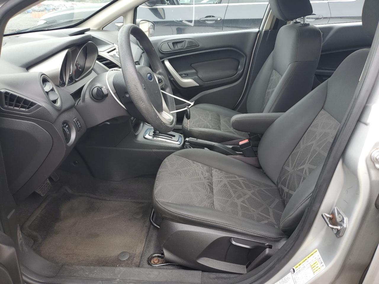 2012 Ford Fiesta Se - Фото 7