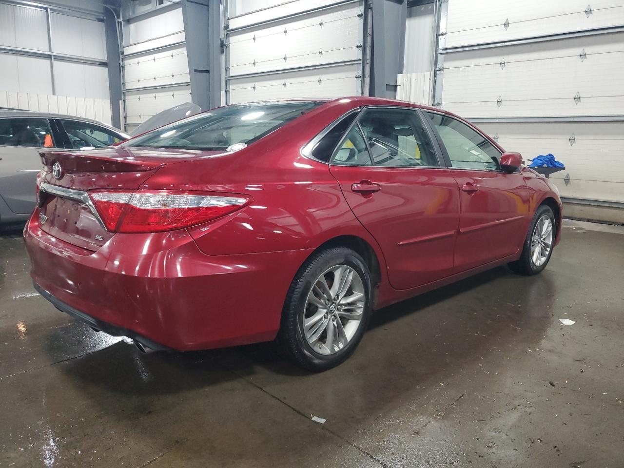 2017 Toyota Camry Le - Фото 3