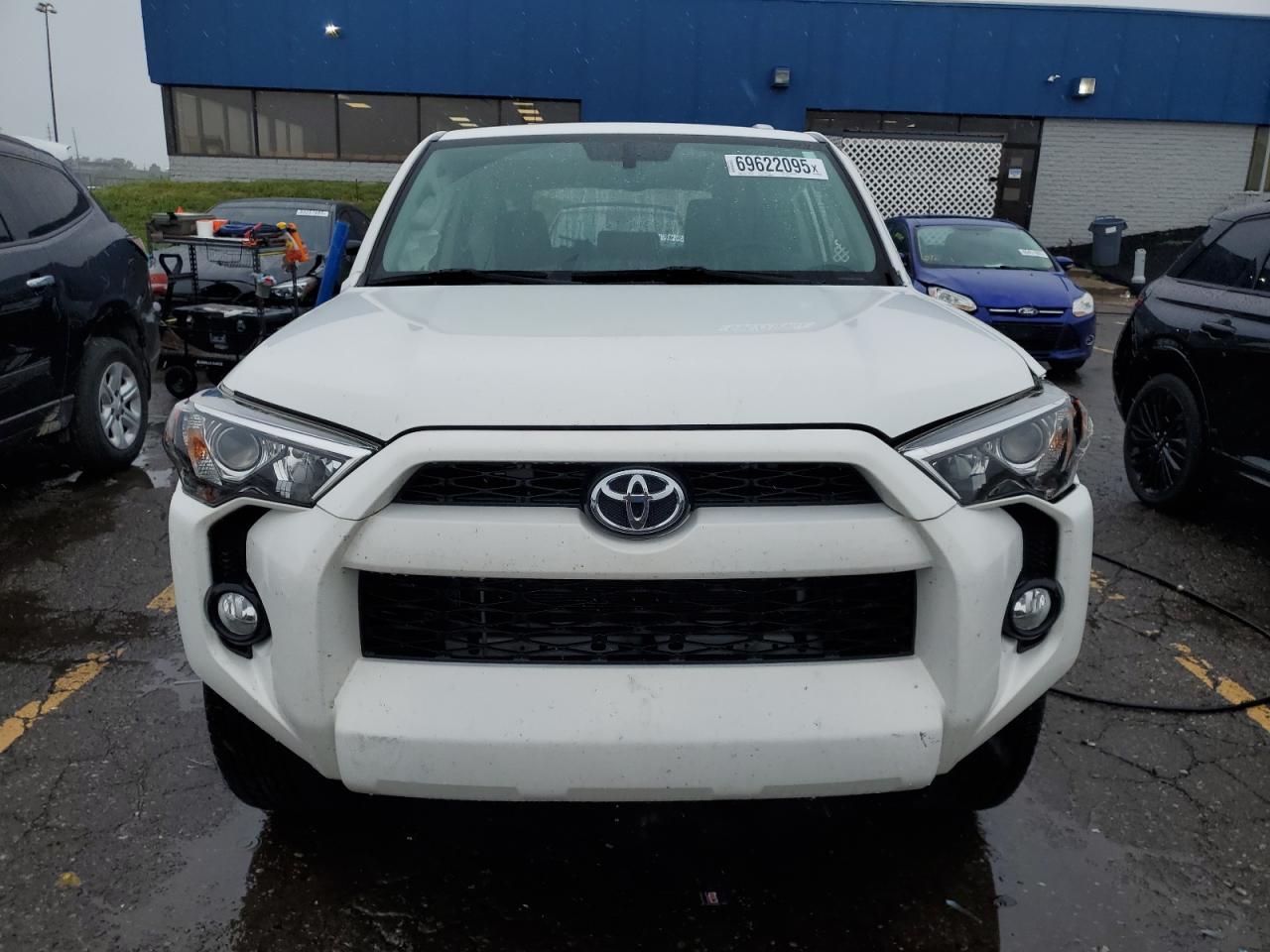 2018 Toyota 4Runner Sr5/Sr5 Premium - Image 5