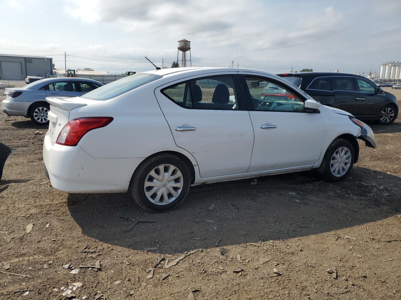 2019 Nissan Versa S - Фото 3
