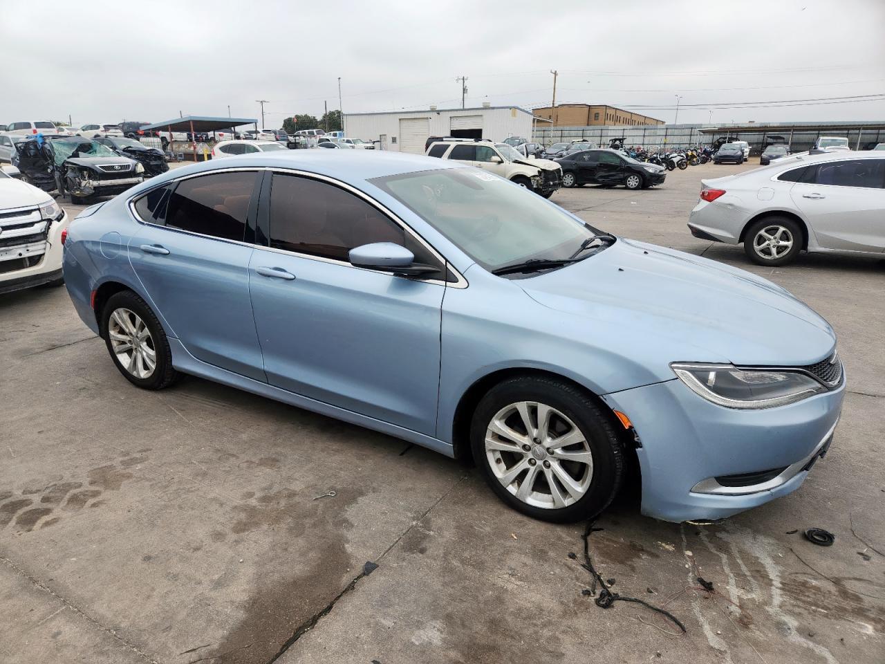 2015 Chrysler 200 Limited - Image 4